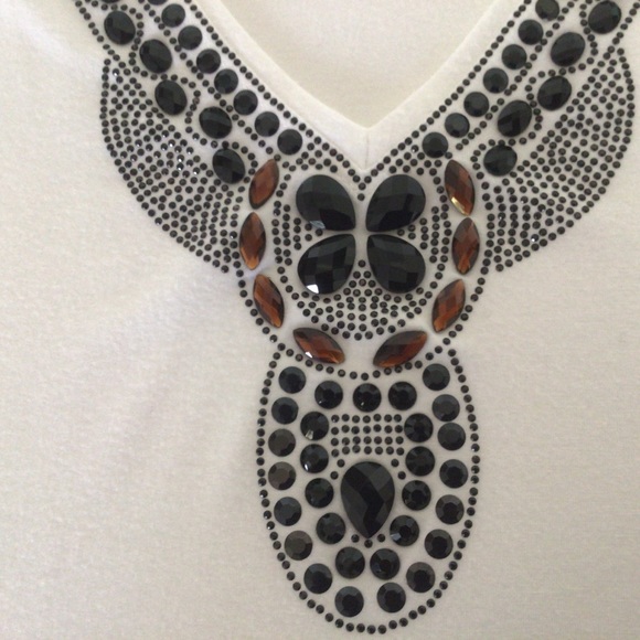 ST. JOHN WHITE EMBELLISHED V NECK TEE SHIRT MEDIUM - Picture 14 of 16